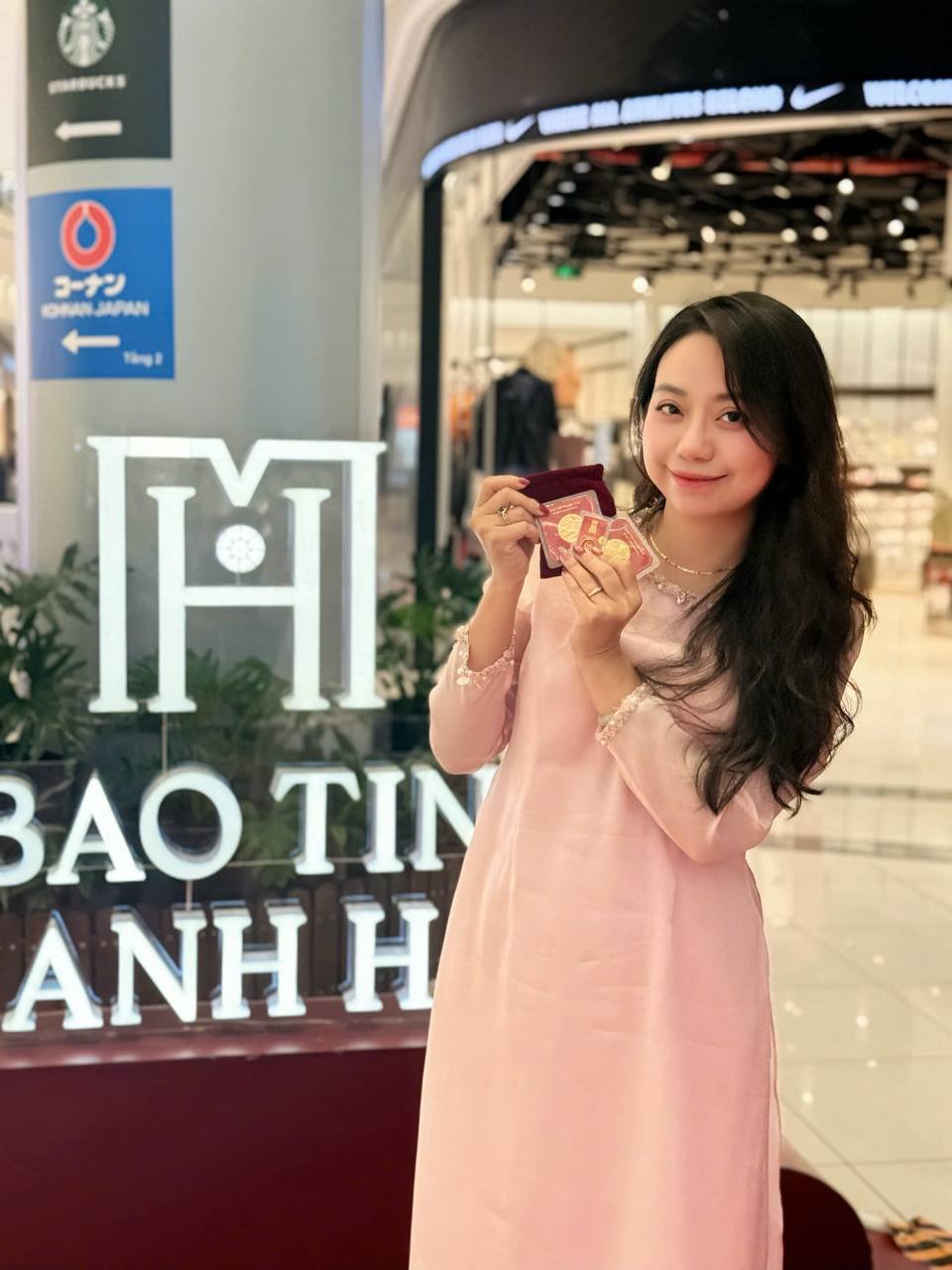 Các mẹ ở Hà Nội dẫn con đến tiệm vàng, trích 75% tiền lì xì để tích sản: Chỉ muốn con hiểu đúng 1 điều!- Ảnh 4.