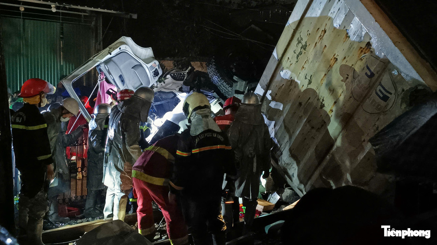 Th&ocirc;ng tin vụ t&agrave;u hỏa đ&acirc;m xe tải tại H&agrave; Nội: T&agrave;i xế tử vong tại chỗ - Ảnh 3.