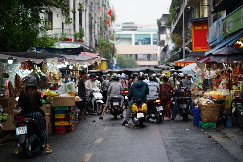 Chợ nh&agrave; gi&agrave;u Ph&ugrave;ng Hưng ng&agrave;y v&iacute;a Thần T&agrave;i: Mua b&aacute;nh đại ph&aacute;t đại t&agrave;i - Ảnh 1.
