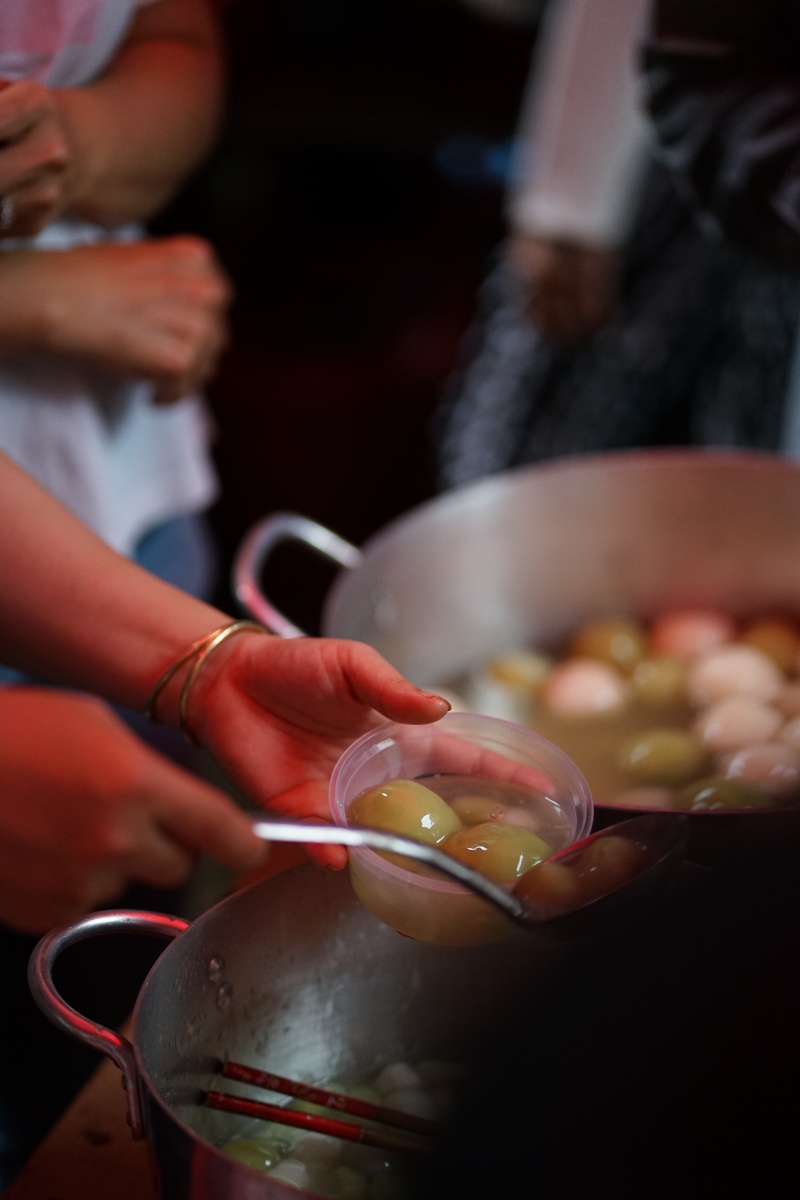 Chợ nh&agrave; gi&agrave;u Ph&ugrave;ng Hưng ng&agrave;y v&iacute;a Thần T&agrave;i: Mua b&aacute;nh đại ph&aacute;t đại t&agrave;i - Ảnh 10.