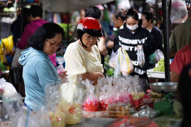 Chợ nh&agrave; gi&agrave;u Ph&ugrave;ng Hưng ng&agrave;y v&iacute;a Thần T&agrave;i: Mua b&aacute;nh đại ph&aacute;t đại t&agrave;i - Ảnh 2.