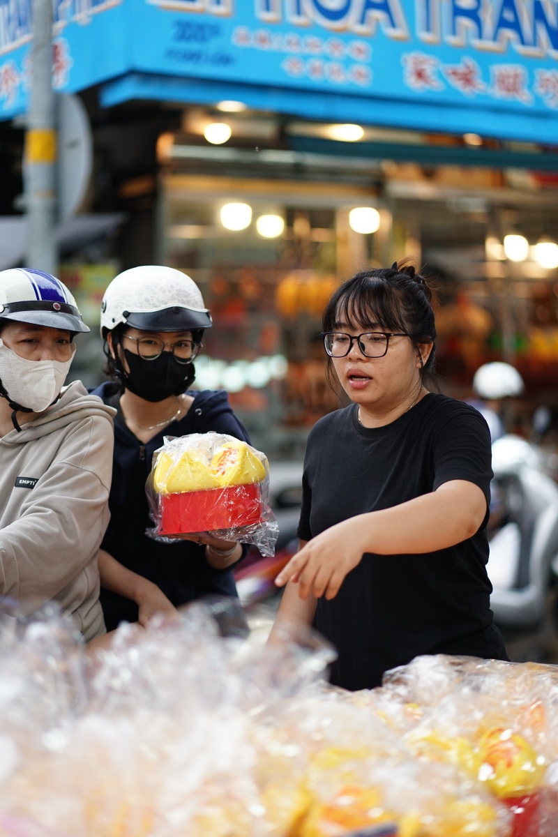 Chợ nh&agrave; gi&agrave;u Ph&ugrave;ng Hưng ng&agrave;y v&iacute;a Thần T&agrave;i: Mua b&aacute;nh đại ph&aacute;t đại t&agrave;i - Ảnh 14.