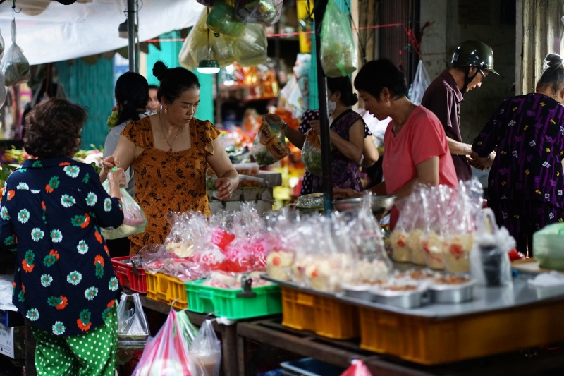 Chợ nh&agrave; gi&agrave;u Ph&ugrave;ng Hưng ng&agrave;y v&iacute;a Thần T&agrave;i: Mua b&aacute;nh đại ph&aacute;t đại t&agrave;i - Ảnh 6.