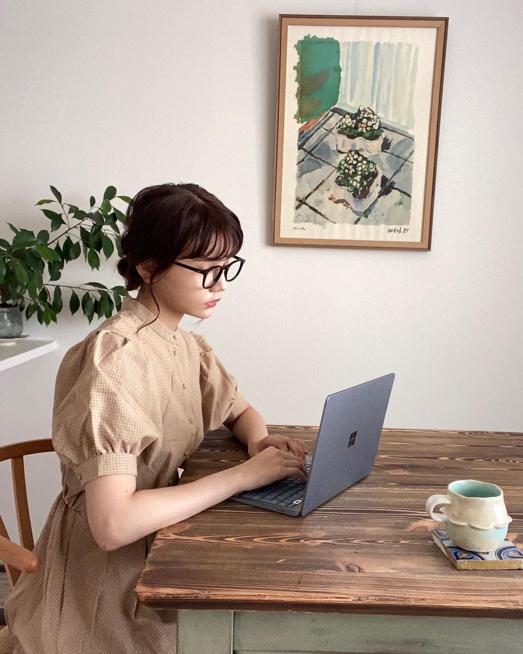 Sự thật phũ ph&agrave;ng: 5 th&oacute;i quen &acirc;m thầm khiến người lao động trung ni&ecirc;n m&atilde;i kẹt trong v&ograve;ng xo&aacute;y thiếu tiền - Ảnh 1.