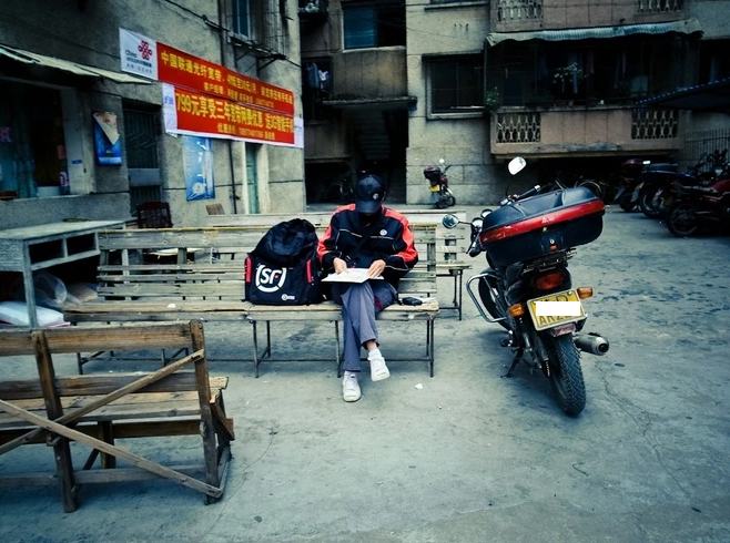 Cụ b&agrave; 80 tuổi ở Thượng Hải bị shipper lừa đảo 3 , 3 tỷ đồng trong sự tin tưởng m&ugrave; qu&aacute;ng - Ảnh 2.