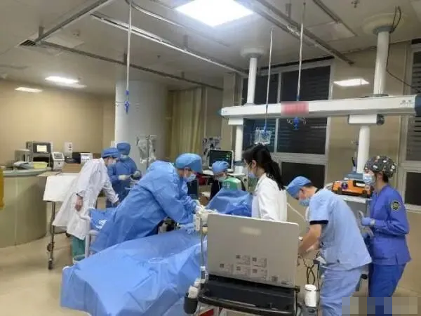 Nữ sinh năm nhất ngồi t&agrave;u 31 tiếng bất ngờ ngừng tim: B&aacute;c sĩ cảnh b&aacute;o hội chứng &ldquo;hạng phổ th&ocirc;ng&rdquo; - Ảnh 2.