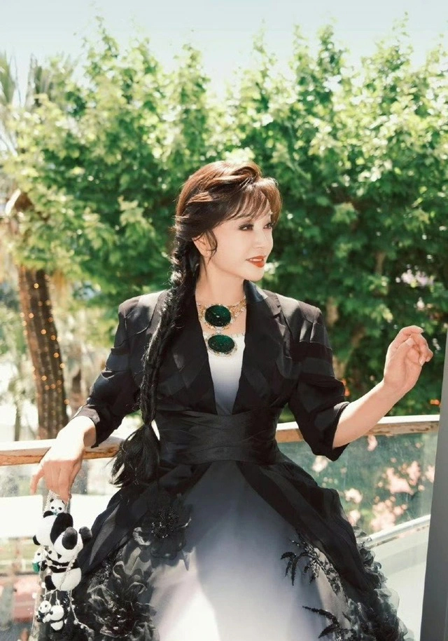 Mỹ nh&acirc;n U80 vẫn kh&ocirc;ng ngại diễn vai thiếu nữ: C&oacute; 4 mẹo chống nhăn ngăn gi&agrave; phụ nữ trung ni&ecirc;n kh&ocirc;ng n&ecirc;n bỏ qua - Ảnh 2.