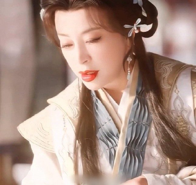 Mỹ nh&acirc;n U80 vẫn kh&ocirc;ng ngại diễn vai thiếu nữ: C&oacute; 4 mẹo chống nhăn ngăn gi&agrave; phụ nữ trung ni&ecirc;n kh&ocirc;ng n&ecirc;n bỏ qua - Ảnh 5.