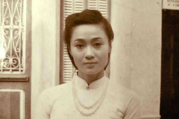 Qu&aacute;ch Thu Phương: Người t&igrave;nh m&agrave;n ảnh trẻ đẹp ở tuổi U50 trong hậu trường phim - Ảnh 3.