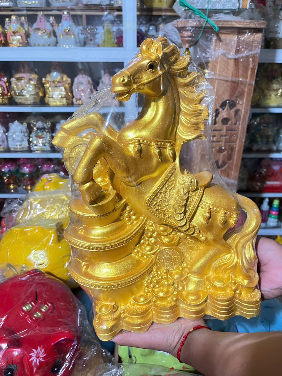 Những mặt h&agrave;ng ti&ecirc;u d&ugrave;ng ch&aacute;y h&agrave;ng dịp v&iacute;a Thần T&agrave;i 2026 - Ảnh 9.