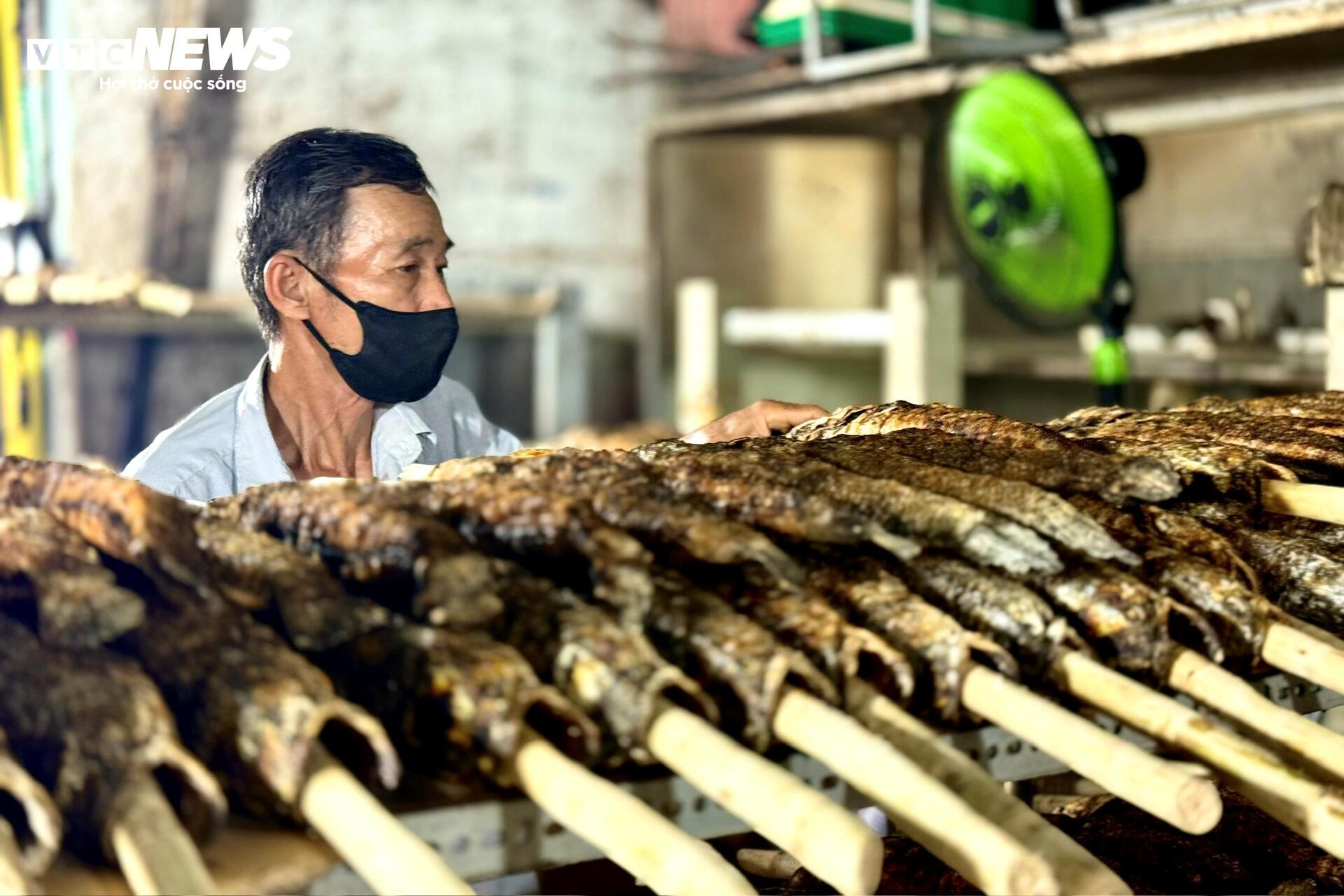 Phố c&aacute; l&oacute;c nướng TP . HCM m&ugrave;a Thần T&agrave;i 2026: Nỗi lo sức mua giảm - Ảnh 16.