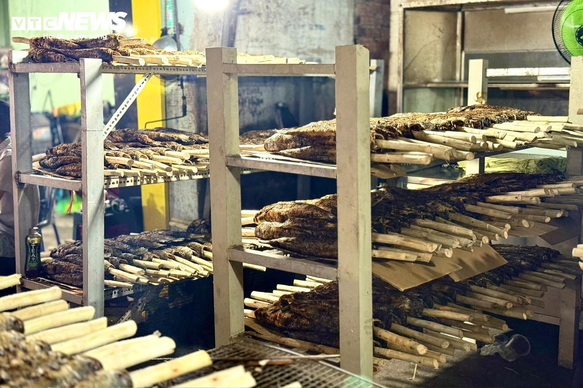 Phố c&aacute; l&oacute;c nướng TP . HCM m&ugrave;a Thần T&agrave;i 2026: Nỗi lo sức mua giảm - Ảnh 17.