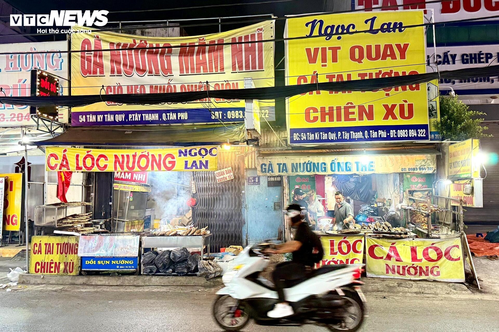 Phố c&aacute; l&oacute;c nướng TP . HCM m&ugrave;a Thần T&agrave;i 2026: Nỗi lo sức mua giảm - Ảnh 1.