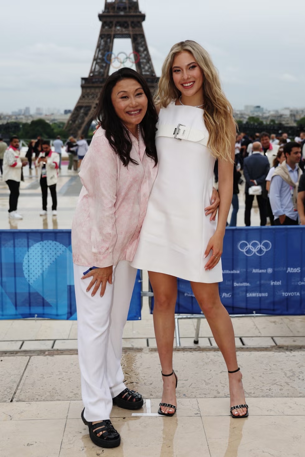 Chuyện mẹ đơn th&acirc;n nu&ocirc;i con th&agrave;nh 