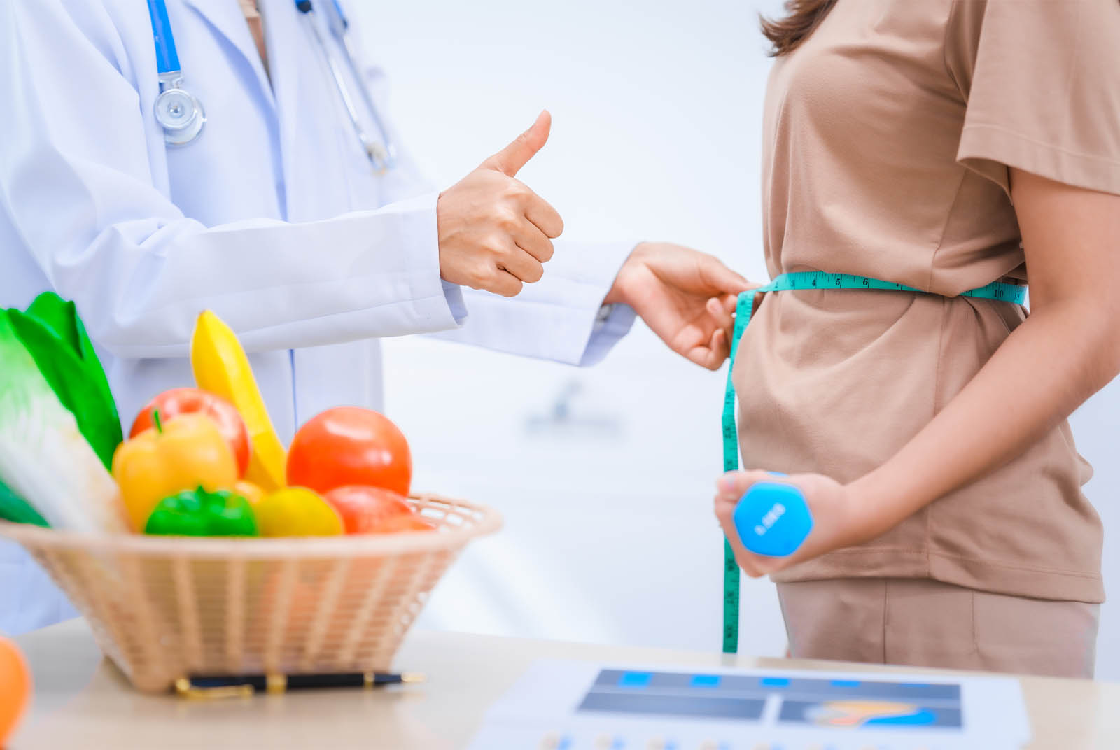 Sau tuổi 40 bạn c&oacute; thể tăng c&acirc;n ngay cả khi chỉ uống nước? B&aacute;c sĩ hướng dẫn 4 c&aacute;ch ăn để tăng khả năng đốt ch&aacute;y mỡ thừa - Ảnh 2.