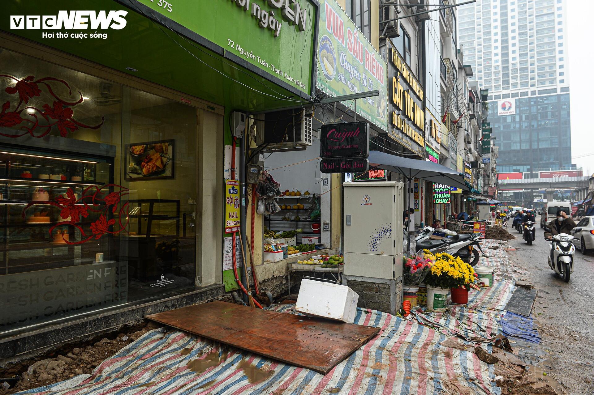 Dự &aacute;n đường 400 tỷ ở H&agrave; Nội ngổn ngang sau Tết, d&acirc;n lội b&ugrave;n, bắc v&aacute;n v&agrave;o nh&agrave;- Ảnh 3.