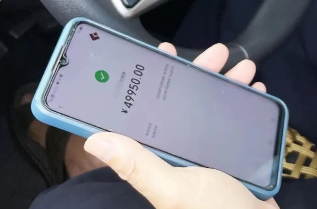 Kh&aacute;ch chuyển nhầm tiền 50.000 NDT cho t&agrave;i xế taxi tại Quảng Ch&acirc;u, sự thật đ&aacute;ng khen năm 2025 - Ảnh 2.