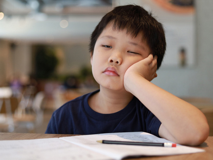 Hội chứng sau k&igrave; nghỉ: B&iacute; quyết gi&uacute;p b&eacute; tập trung hiệu quả hơn qu&aacute;t mắng 100 lần! - Ảnh 2.