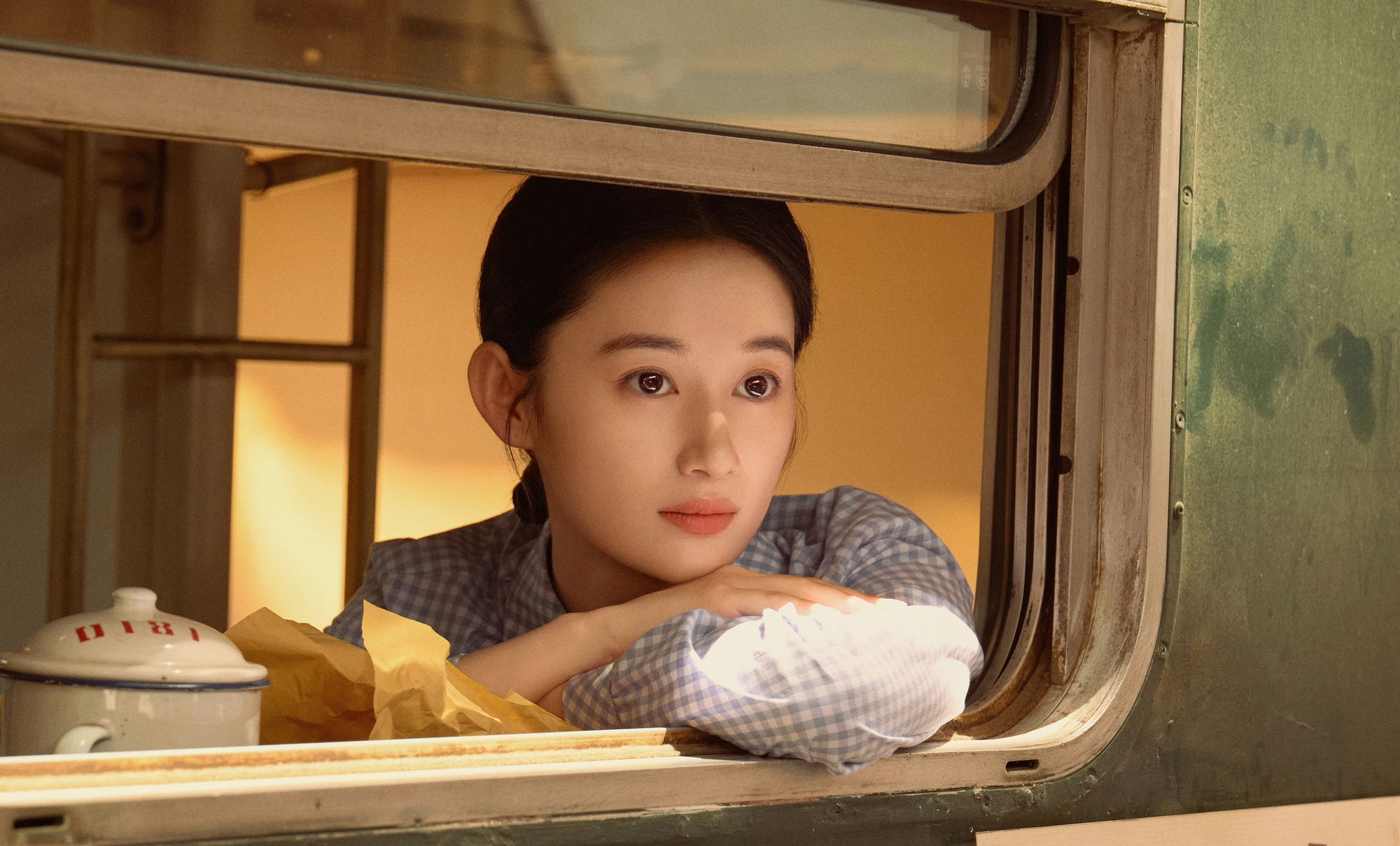 Hậu trường cặp đ&ocirc;i Vương Thi&ecirc;n Thần v&agrave; Qu&aacute;ch Hiểu Đ&igrave;nh trong T&igrave;nh Y&ecirc;u Thời Đại Thuần Khiết - Ảnh 2.