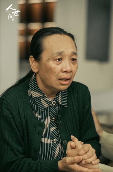 Rời xưởng dệt đi đ&oacute;ng phim ở tuổi xế chiều, người phụ nữ 60 tuổi trở th&agrave;nh 