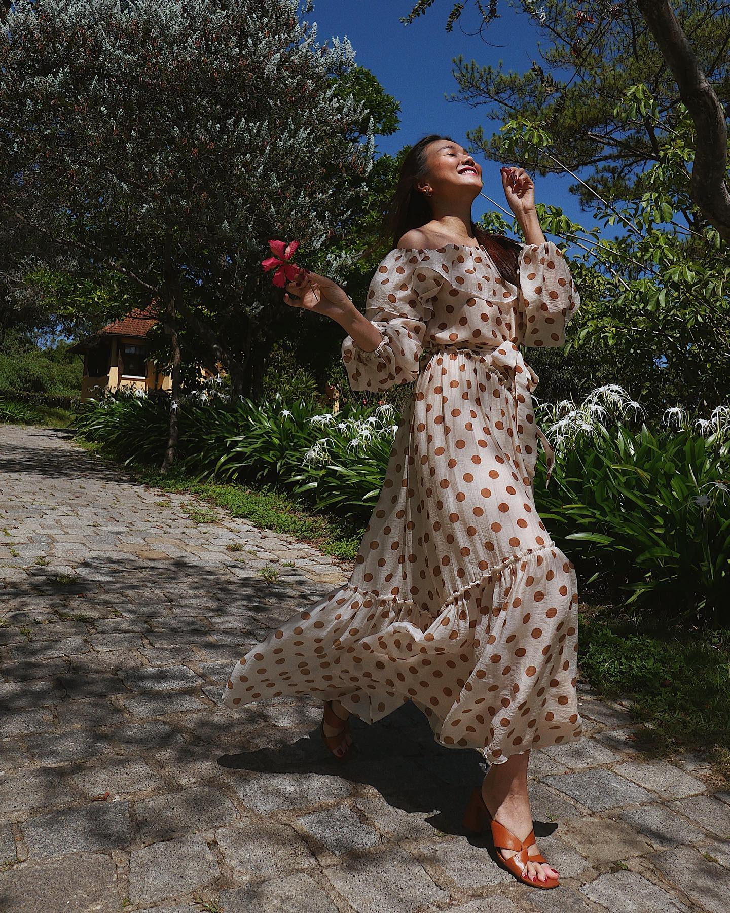 5 Kiểu váy mùa xuân nhẹ nhàng tươi xinh , biến bạn thành cô nàng cuốn hút - Ảnh 10. 5 Kiểu váy mùa xuân nhẹ nhàng tươi xinh , biến bạn thành cô nàng cuốn hút - Ảnh 10.