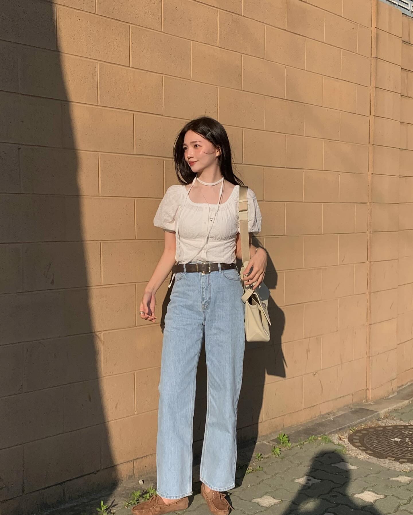 5 Món thời trang mix giày bệt giúp tôn dáng tối ưu 2026 - Ảnh 7. 5 Món thời trang mix giày bệt giúp tôn dáng tối ưu 2026 - Ảnh 7.