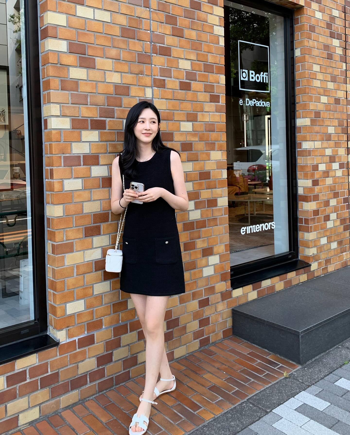 5 Món thời trang mix giày bệt giúp tôn dáng tối ưu 2026 - Ảnh 4. 5 Món thời trang mix giày bệt giúp tôn dáng tối ưu 2026 - Ảnh 4.