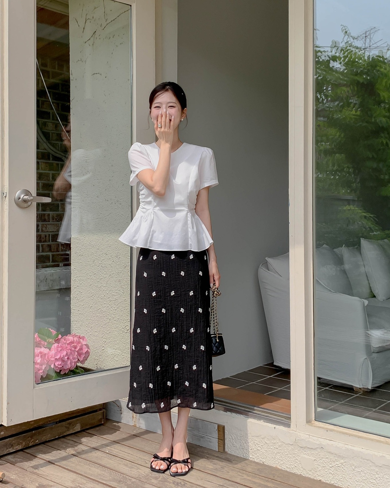 5 Cách mặc đồ công sở giúp chị em hack chiều cao và thon gọn hơn - Ảnh 2. 5 Cách mặc đồ công sở giúp chị em hack chiều cao và thon gọn hơn - Ảnh 2.