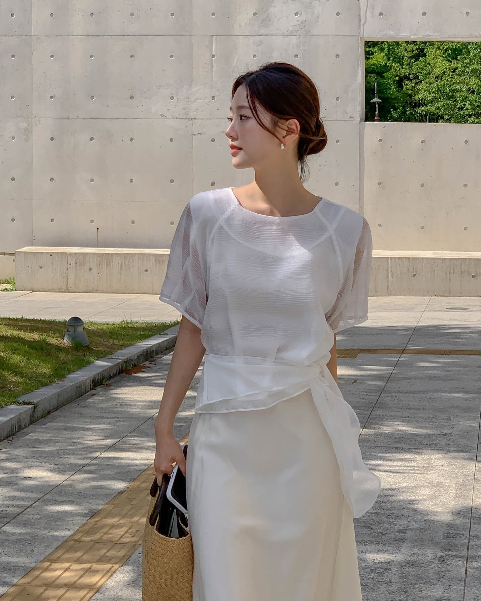 5 Cách mặc đồ công sở giúp chị em hack chiều cao và thon gọn hơn - Ảnh 3. 5 Cách mặc đồ công sở giúp chị em hack chiều cao và thon gọn hơn - Ảnh 3.