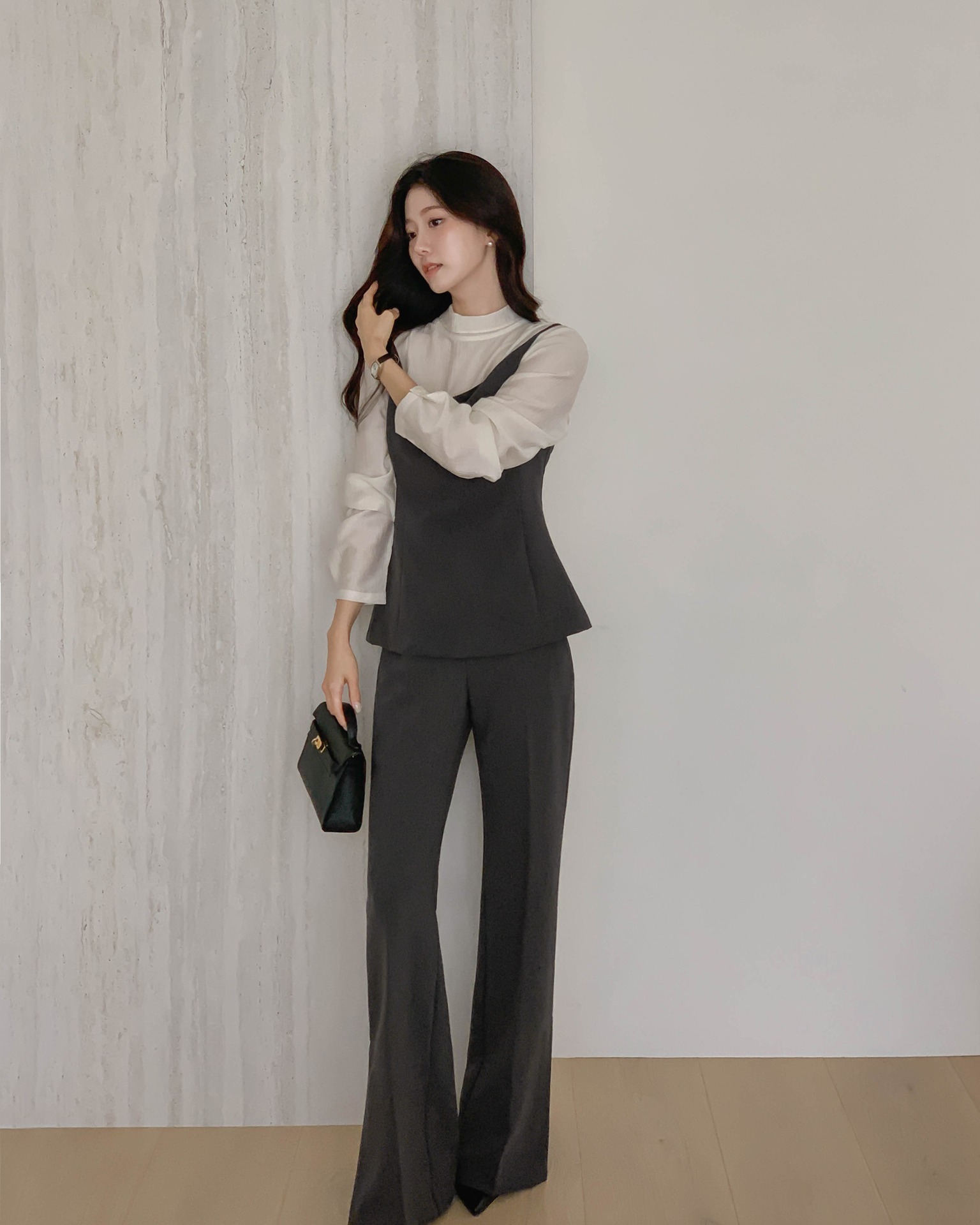 5 Cách mặc đồ công sở giúp chị em hack chiều cao và thon gọn hơn - Ảnh 8. 5 Cách mặc đồ công sở giúp chị em hack chiều cao và thon gọn hơn - Ảnh 8.