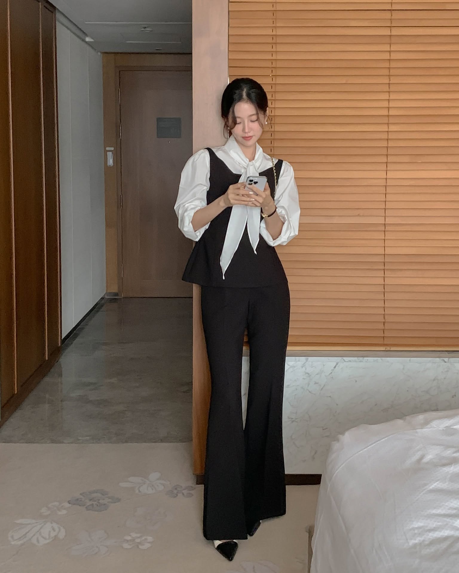 5 Cách mặc đồ công sở giúp chị em hack chiều cao và thon gọn hơn - Ảnh 7. 5 Cách mặc đồ công sở giúp chị em hack chiều cao và thon gọn hơn - Ảnh 7.