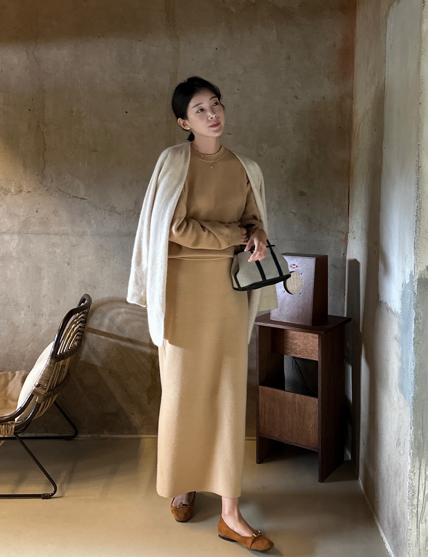 5 Món thời trang mix giày bệt giúp tôn dáng tối ưu 2026 - Ảnh 2. 5 Món thời trang mix giày bệt giúp tôn dáng tối ưu 2026 - Ảnh 2.