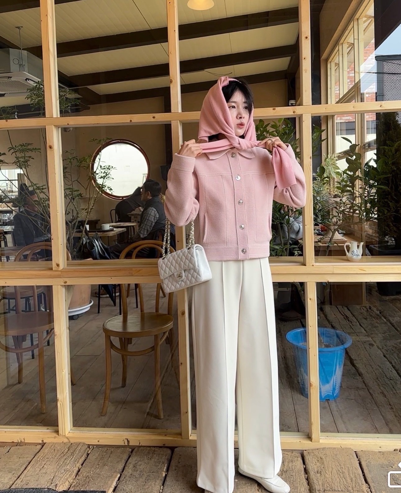 5 Món thời trang mix giày bệt giúp tôn dáng tối ưu 2026 - Ảnh 5. 5 Món thời trang mix giày bệt giúp tôn dáng tối ưu 2026 - Ảnh 5.