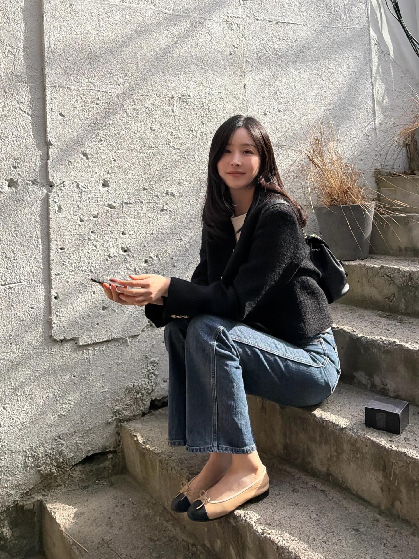 5 Món thời trang mix giày bệt giúp tôn dáng tối ưu 2026 - Ảnh 8. 5 Món thời trang mix giày bệt giúp tôn dáng tối ưu 2026 - Ảnh 8.