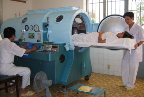 Em bé đuối nước thoát đời thực vật nhờ điều trị bằng thở oxy cao áp: Từ một ca bệnh kỳ diệu đến một hướng đi mới - Ảnh 5.