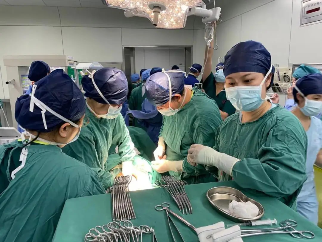 Kỳ t&iacute;ch chỉ chiếm 1/60 triệu ca, sản phụ 24 tuổi sinh 5: 1 b&eacute; trai, 4 b&eacute; g&aacute;i ch&agrave;o đời an to&agrave;n - Ảnh 3.