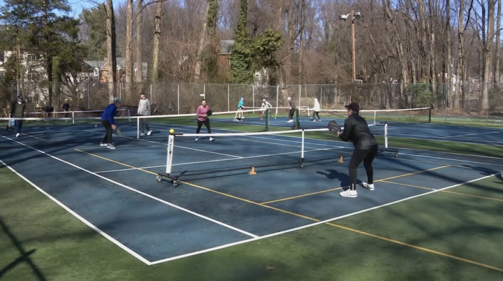 Bất động sản giảm gi&aacute; v&igrave; pickleball: Chủ nh&agrave; lo lắng về tiếng ồn - Ảnh 2.