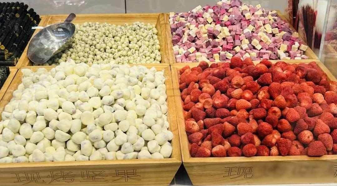 Đi chợ Tết tưởng dễ mà khó: 6 “cạm bẫy mua sắm” quen mặt khiến nhiều gia đình mất tiền oan trước Tết Nguyên đán - Ảnh 2.