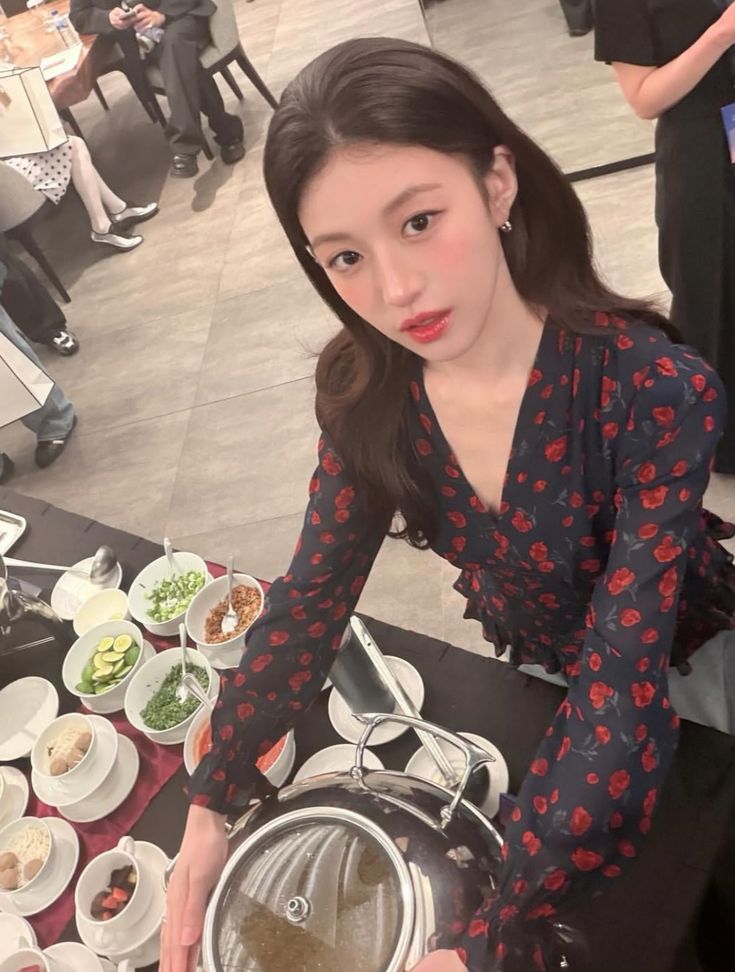 Người t&igrave;nh của Kim Seon Ho d&aacute;ng thon, cổ thi&ecirc;n nga nhờ nguy&ecirc;n tắc giữ d&aacute;ng đơn giản- Ảnh 5.