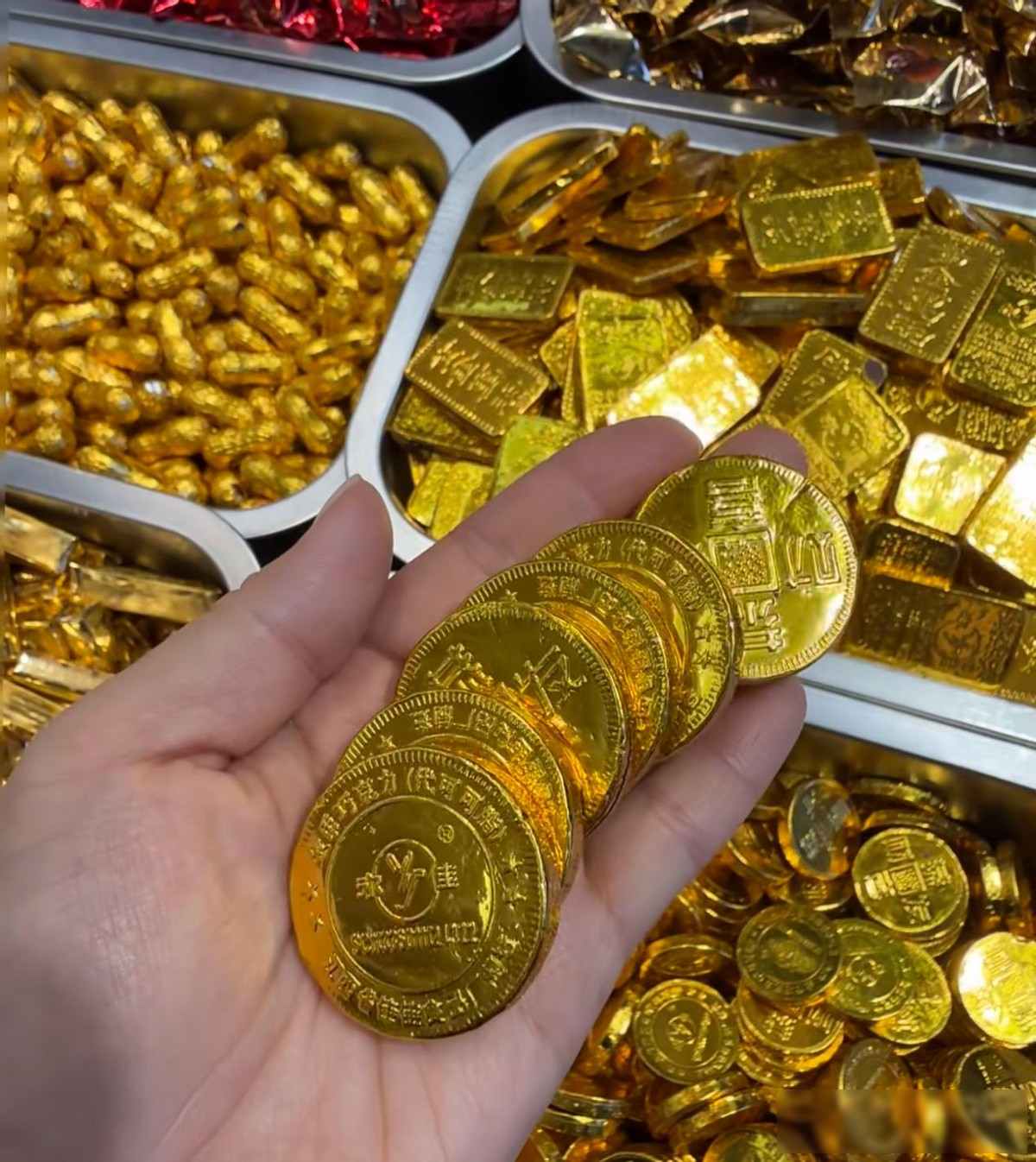 Đi chợ Tết tưởng dễ mà khó: 6 “cạm bẫy mua sắm” quen mặt khiến nhiều gia đình mất tiền oan trước Tết Nguyên đán - Ảnh 1.