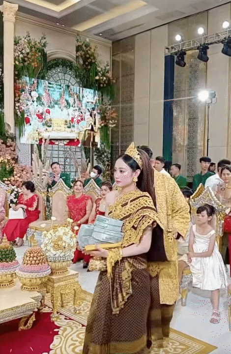 Đ&aacute;m cưới trăm tỷ của c&ocirc; d&acirc;u T&acirc;y Ninh: L&yacute; do ch&uacute; rể Campuchia gia thế khủng vẫn ở rể, c&ograve;n 