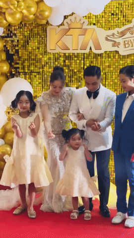 Bé Lisa xinh yêu quá đi, làm 1 hành động cũng khiến netizen giục Khánh Thi - Phan Hiển đẻ thêm, Bé Lisa xinh yêu quá đi, làm 1 hành động cũng khiến netizen giục Khánh Thi - Phan Hiển đẻ thêm,