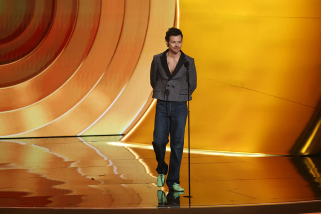 harry-styles-stands-68th-annual-120248371-1770105870424661036306-1770130004196-17701300050981754710456.png