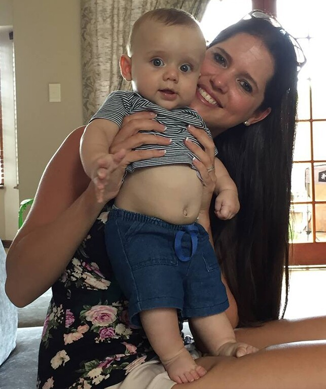 Clip hơn 20 triệu lượt xem: Chồng mở camera xem con ngủ, kinh ho&agrave;ng khi thấy vợ &ldquo;mắt trợn trừng&rdquo;, b&ograve; l&ecirc; dưới s&agrave;n- Ảnh 3.