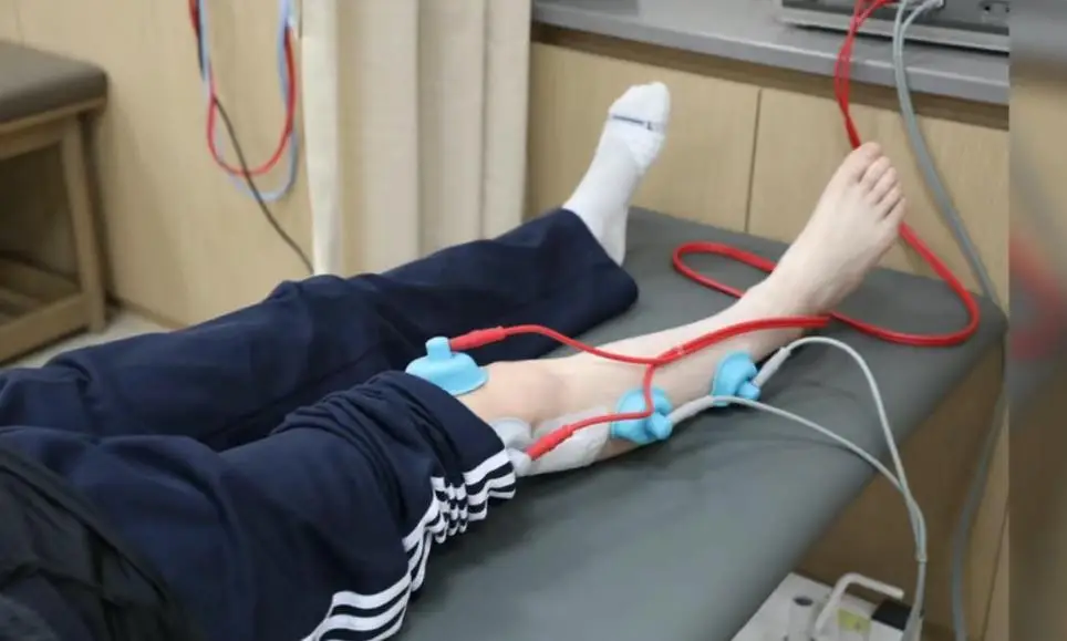 Nam sinh lớp 10 bỗng liệt nửa người v&igrave; th&oacute;i quen ngồi 