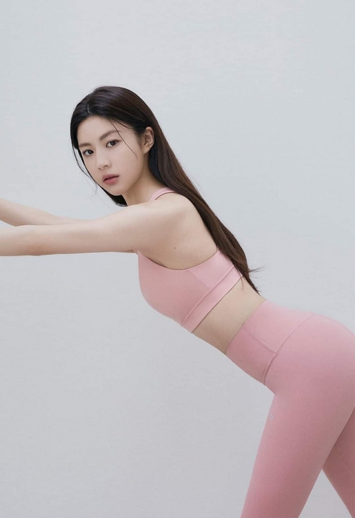 Người t&igrave;nh của Kim Seon Ho d&aacute;ng thon, cổ thi&ecirc;n nga nhờ nguy&ecirc;n tắc giữ d&aacute;ng đơn giản- Ảnh 3.