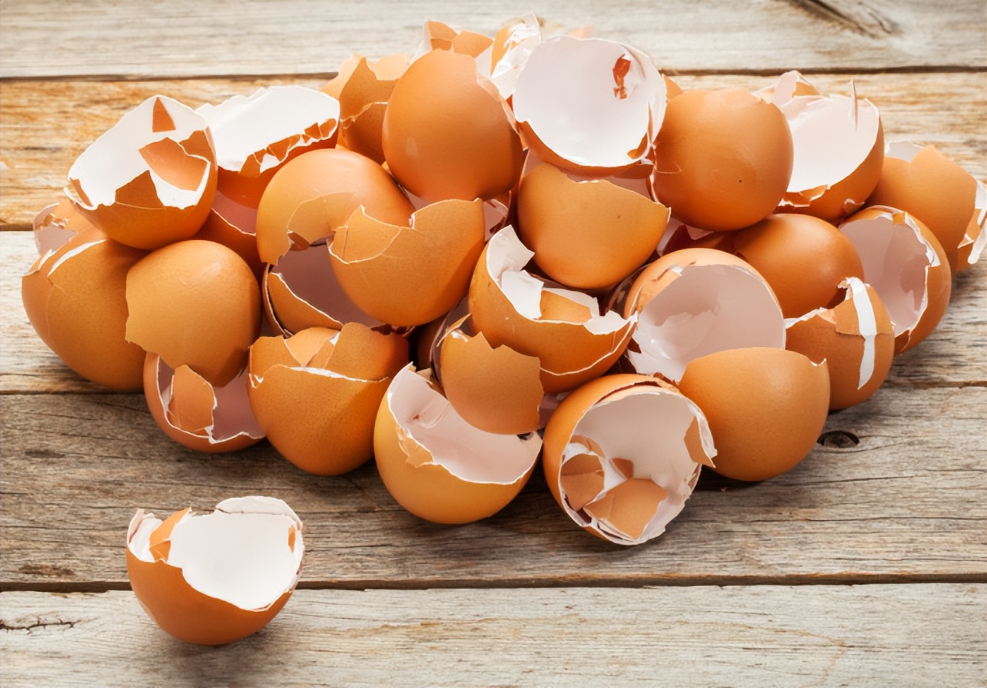 H&eacute; lộ 4 m&aacute;nh kh&oacute;e thường gặp khi mua trứng g&agrave;, tiết kiệm tiền v&agrave; an to&agrave;n cho sức khỏe - Ảnh 2.