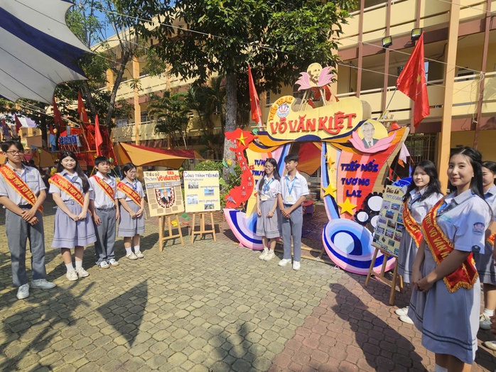 Tổ chức hội trại kh&ocirc;ng cho học sinh ở qua đ&ecirc;m, Sở GD-ĐT TPHCM n&oacute;i g&igrave;? - Ảnh 1.