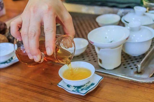 4 kiểu uống trà được đưa vào "danh sách tổn thương gan": Dù thích bao nhiêu cũng phải ngậm miệng - Ảnh 2.