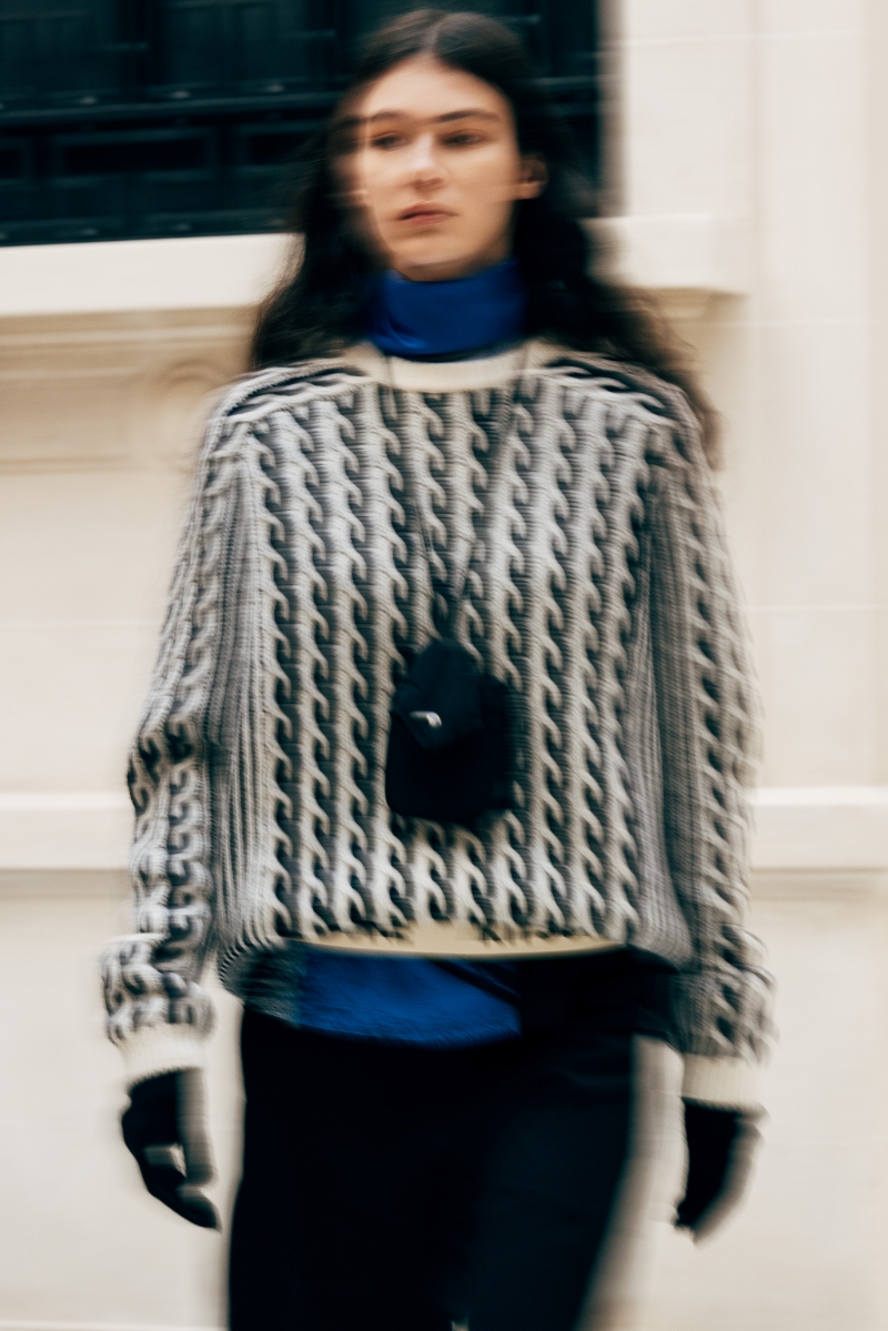 Maison Kitsun&eacute; Thu - Đ&ocirc;ng 2026: Tủ đồ bụi bặm của lữ kh&aacute;ch đại dương- Ảnh 5.